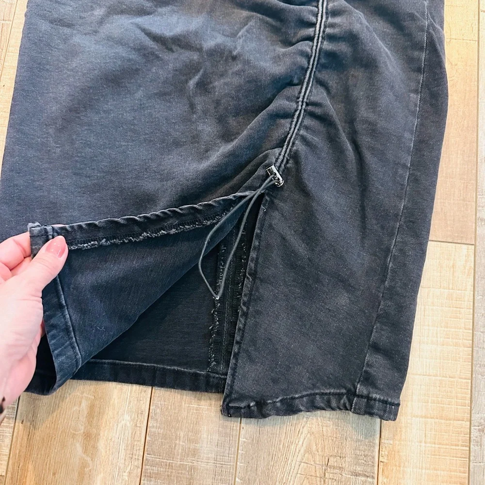 Zara Denim Stretch Faded Gray/Black Ruched Skirt - Picture 2 of 4